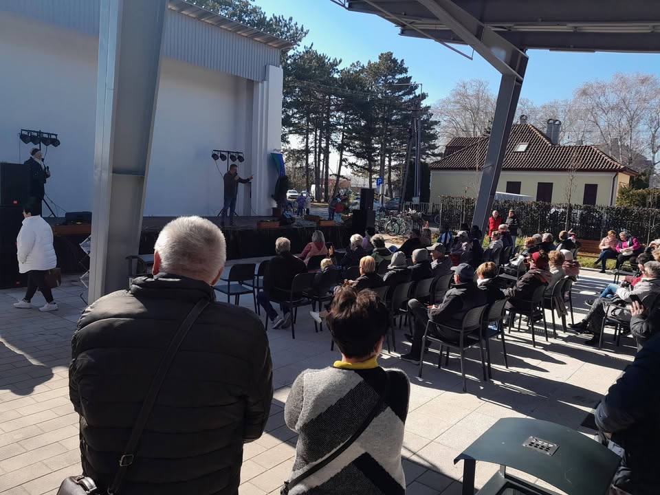 190743287635966_1338342324764296